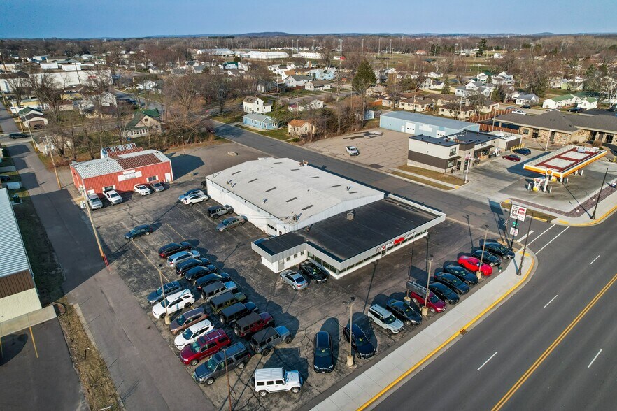 More Photos Of 515 E Wisconsin St, Portage Auto Dealership For Sale