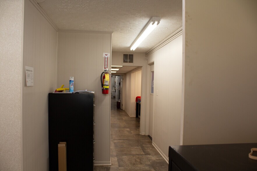 More Photos Of 645 Bellefontaine Ave, Marion Light Distribution For Sale
