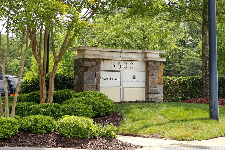 More Photos Of 3600 Arco Corporate Dr, Charlotte Office Residential For Lease