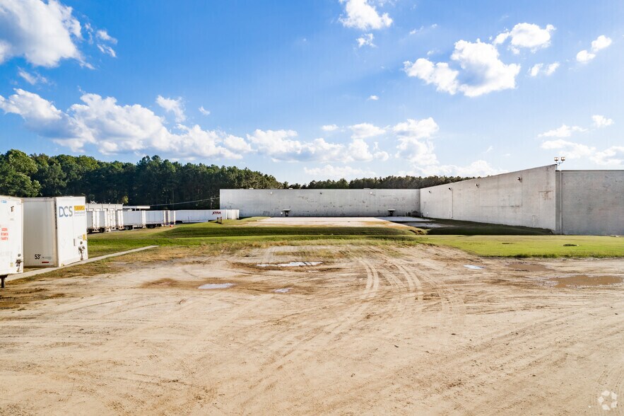 More Photos Of 605 Selig Dr SW, Atlanta Warehouse For Lease