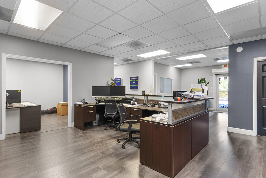 More Photos Of 5600 Zip Dr, Fort Myers Warehouse For Lease