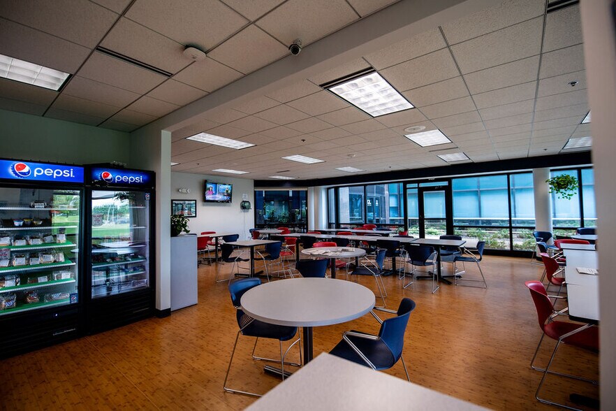More Photos Of 6000 Westown Pky, West Des Moines Office For Lease