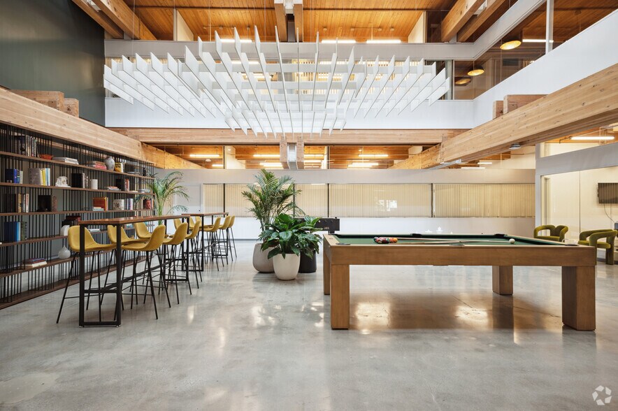 More Photos Of 4444 W Lakeside Dr, Burbank Loft Creative Space For Lease