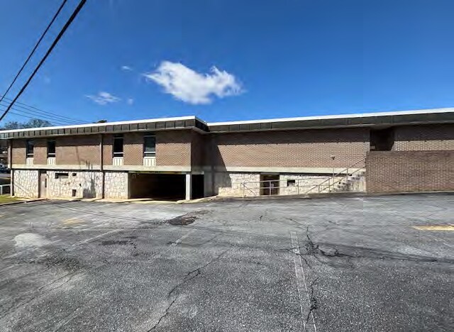 More Photos Of 504 W Memorial Dr, Dallas Office For Sale