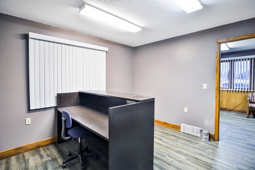 More Photos Of 316 S Highway Ave, Blooming Prairie Light Manufacturing For Sale