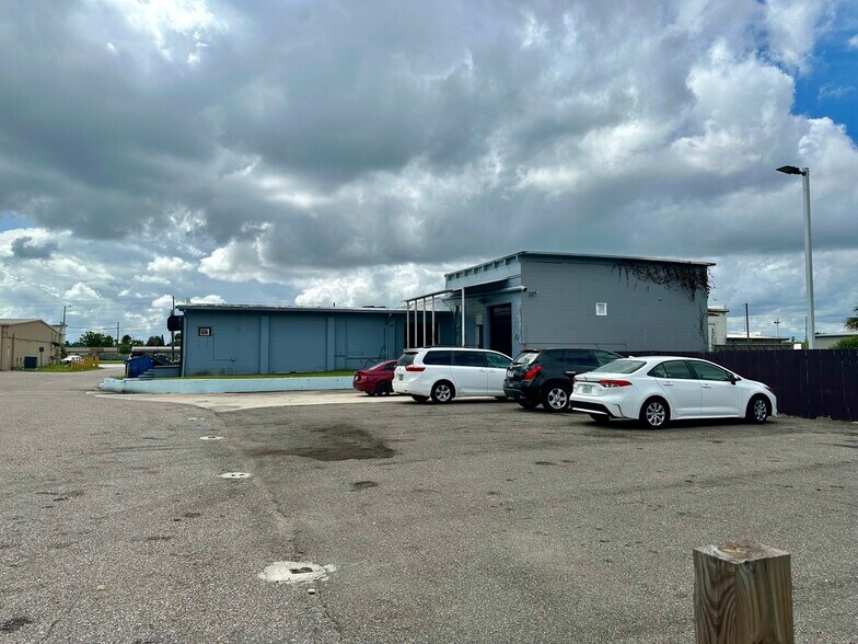 More Photos Of 1011 W Lancaster Rd, Orlando General Retail For Sale