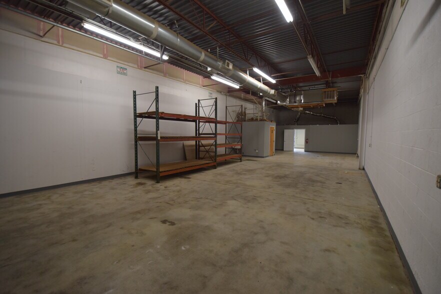 More Photos Of 6120 Brookshire Blvd, Charlotte Light Distribution For Lease