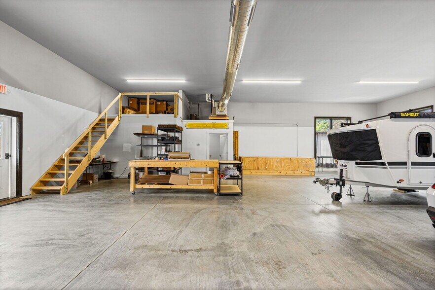 More Photos Of 1 Charlton Rd, Ballston Spa Freestanding For Lease