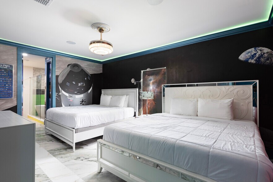 More Photos Of 1015 Fantasy Dr, Davenport Specialty For Sale