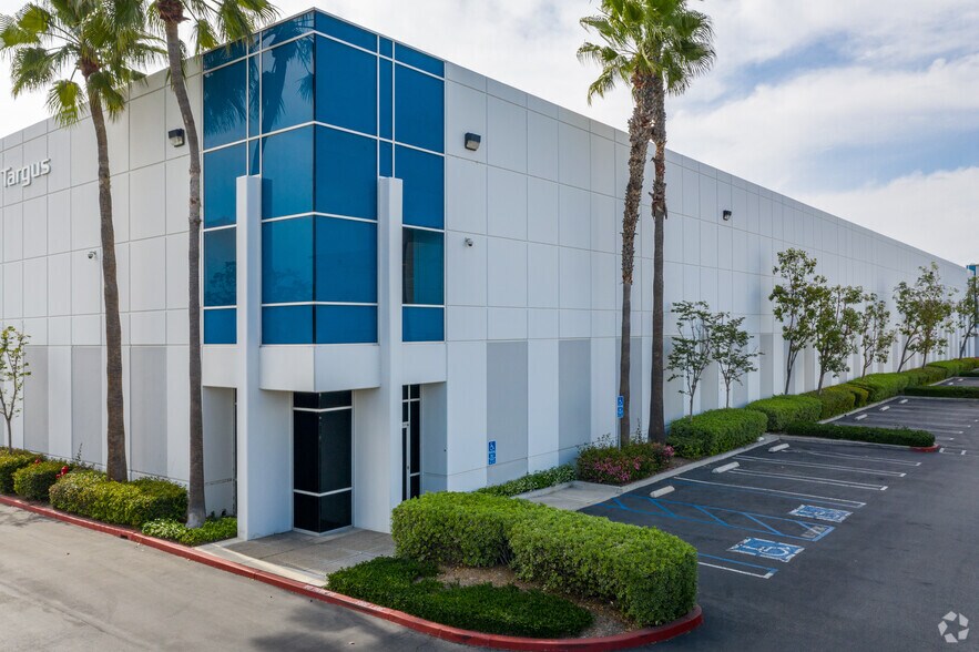 More Photos Of 1211 N Miller St, Anaheim Warehouse For Lease