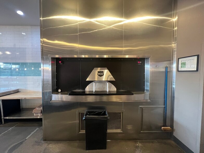 More Photos Of 4101 Tates Creek Centre Dr, Lexington General Retail For Lease