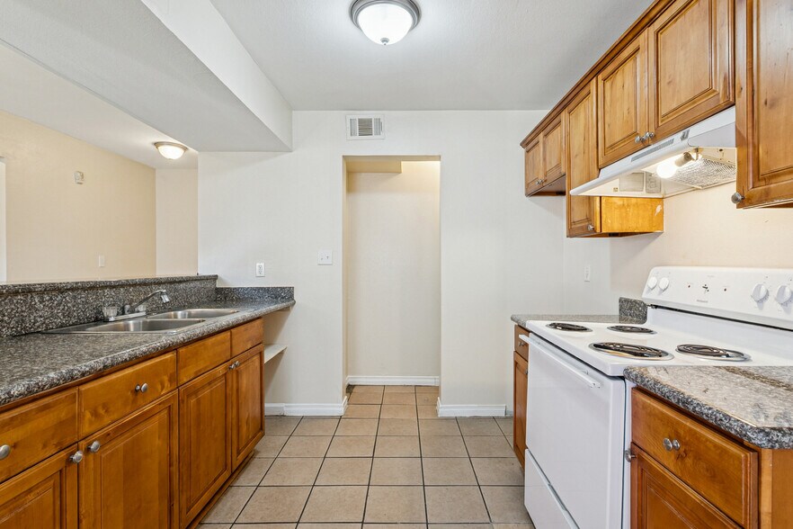 More Photos Of 3300 Garden Oaks Dr, New Orleans Apartments For Sale