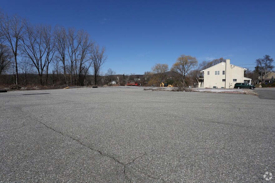 More Photos Of 91 Park Lane Rd, New Milford Freestanding For Lease