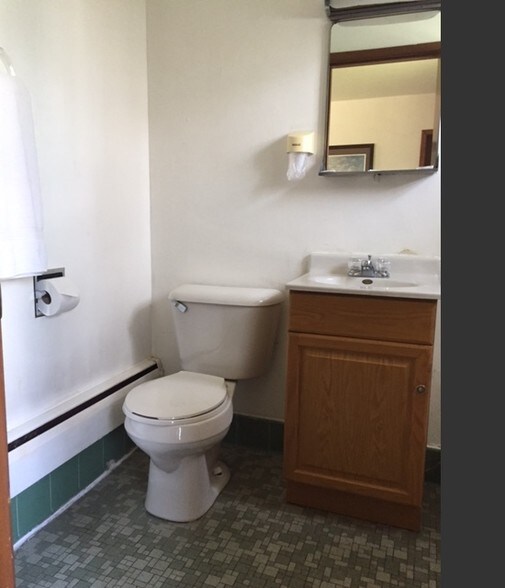 More Photos Of 100 Silver St, Hurley Hotel For Sale