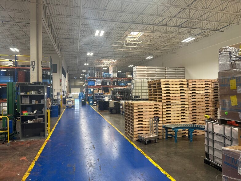 More Photos Of 2000 E 196th St N, Westfield Warehouse For Lease