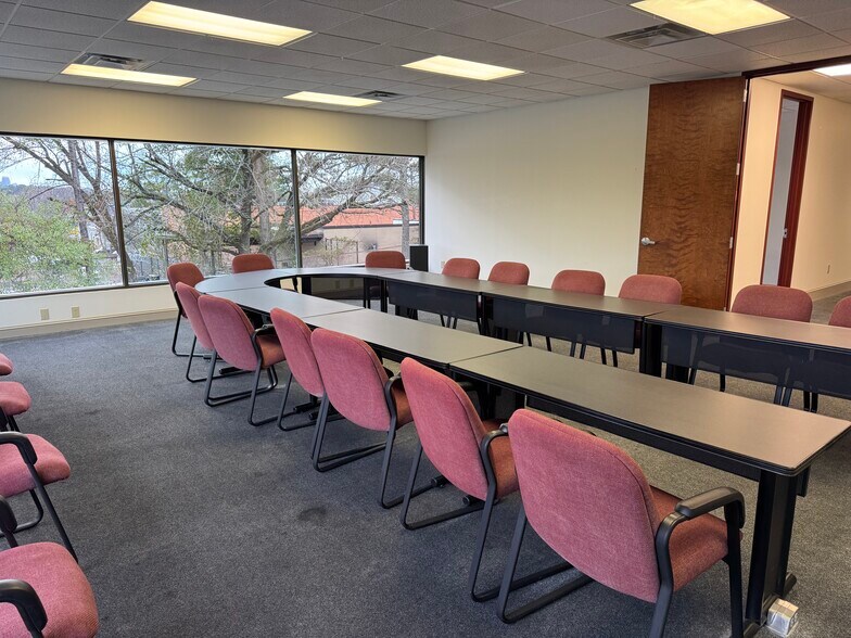 More Photos Of 2707 Buford Hwy, Atlanta Office For Lease