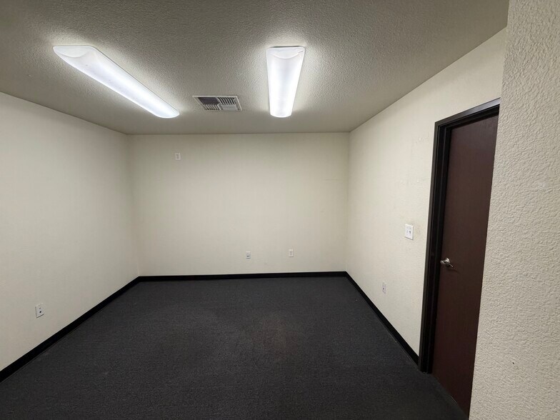 More Photos Of 11419 White Rock Rd, Rancho Cordova Warehouse For Lease