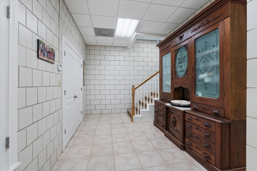 More Photos Of 1092 FM 3000, Elgin Specialty For Sale