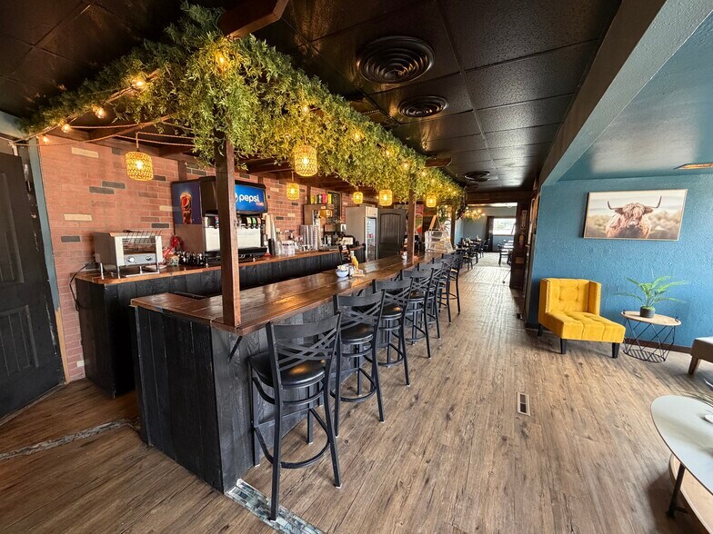 More Photos Of 1111 E Park Ave, Anaconda Restaurant For Sale