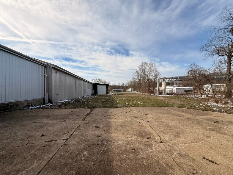More Photos Of 135 Kensington Ave, Zanesville Warehouse For Lease