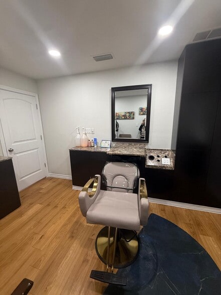 More Photos Of 925 W Mitchell St, Arlington Medical For Lease