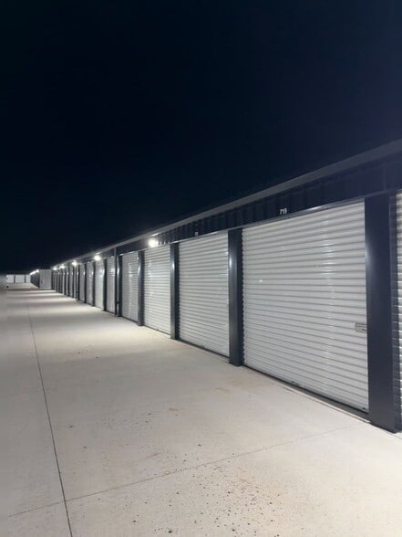 More Photos Of 1308 Adair Ct SW, Cedar Rapids Self Storage For Sale