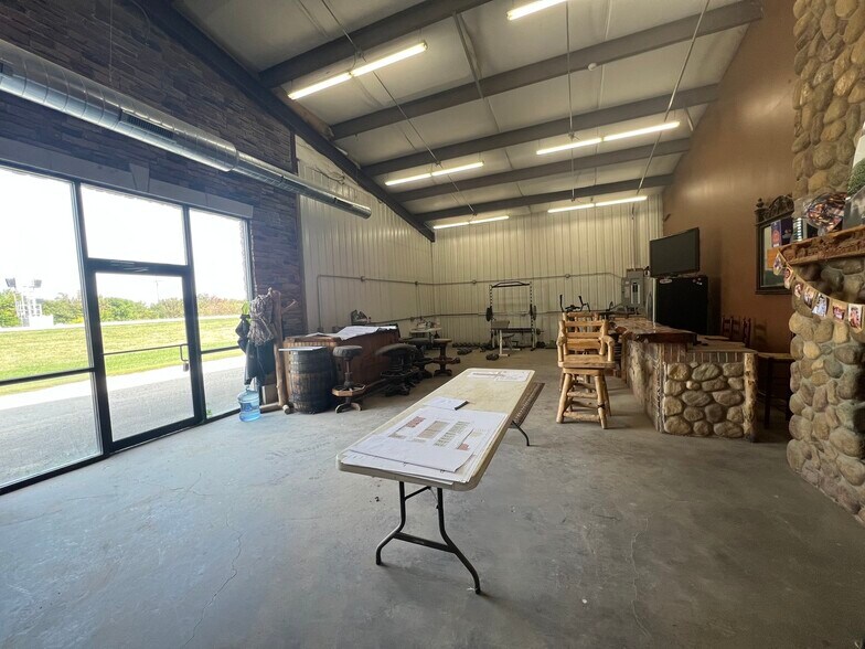 More Photos Of 1730 W Church St, Sandwich Auto Repair For Sale
