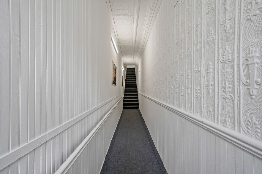 More Photos Of 136-138 Main St, Greenport Storefront Retail Residential For Sale