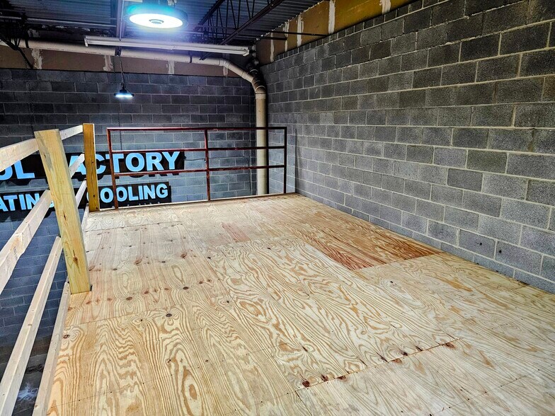 More Photos Of 45681 Oakbrook Ct, Sterling Light Manufacturing For Sale