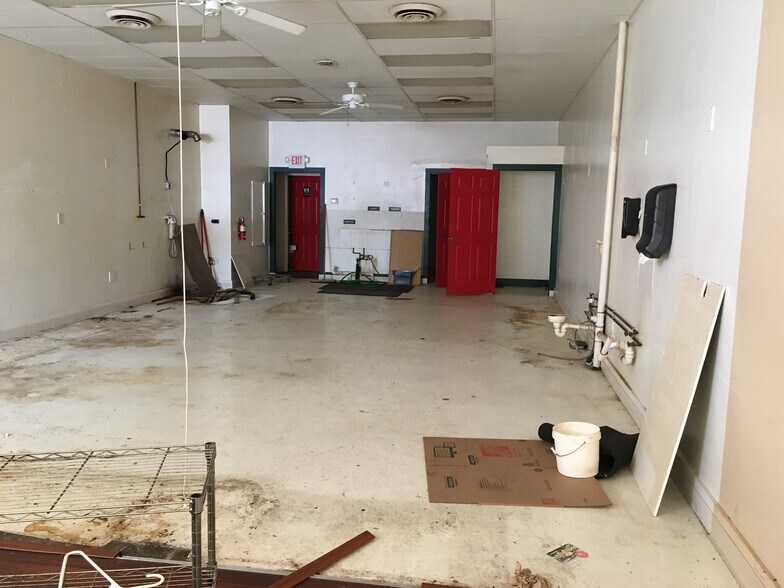 More Photos Of 37 S York Rd, Hatboro Freestanding For Lease