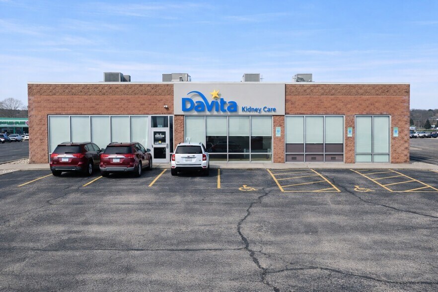 More Photos Of 1808 S West Ave, Freeport Freestanding For Sale