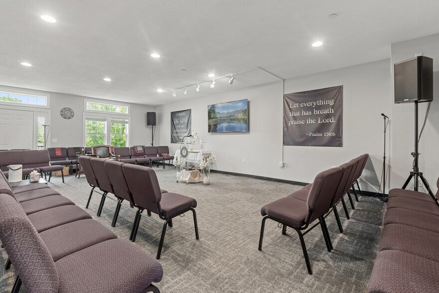 More Photos Of 1709 Southcross Dr W, Burnsville Loft Creative Space For Sale