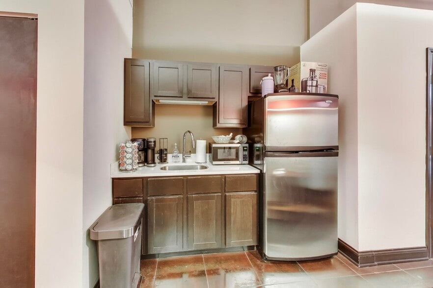 More Photos Of 1636 N Bosworth Ave, Chicago Apartments For Sale