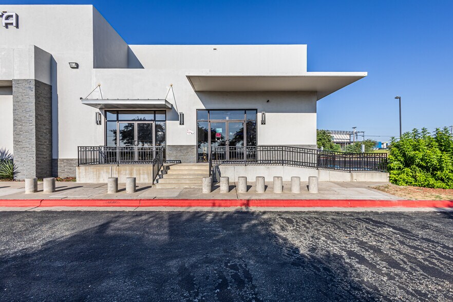 More Photos Of 2331 Endeavor, Laredo General Retail For Sale