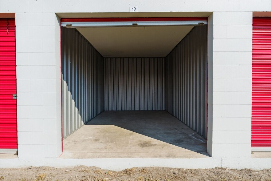 More Photos Of 3010 NW Us Highway 41, Lake City Self Storage For Sale
