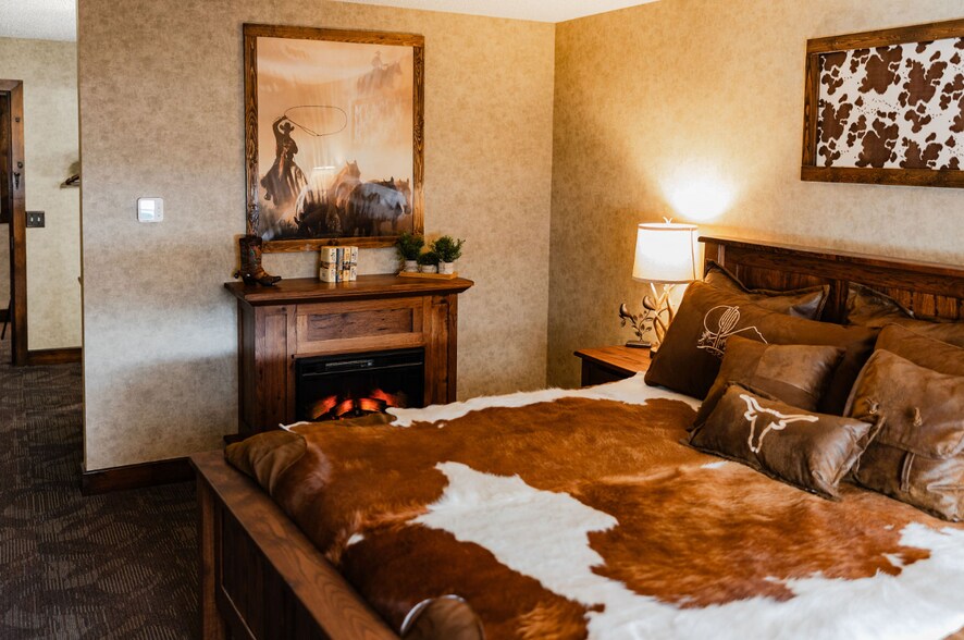More Photos Of 510 W Huron, Au Gres Hotel For Sale
