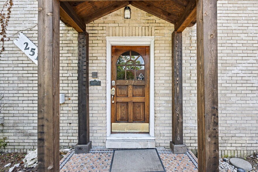 More Photos Of 2512 Calumet St, Houston Apartments For Sale