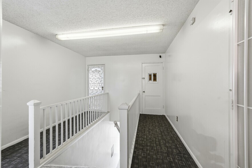 More Photos Of 2048-2050 W Florence Ave, Los Angeles Office For Sale