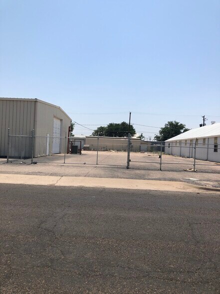 More Photos Of 1400 W 2nd St, Odessa Warehouse For Lease