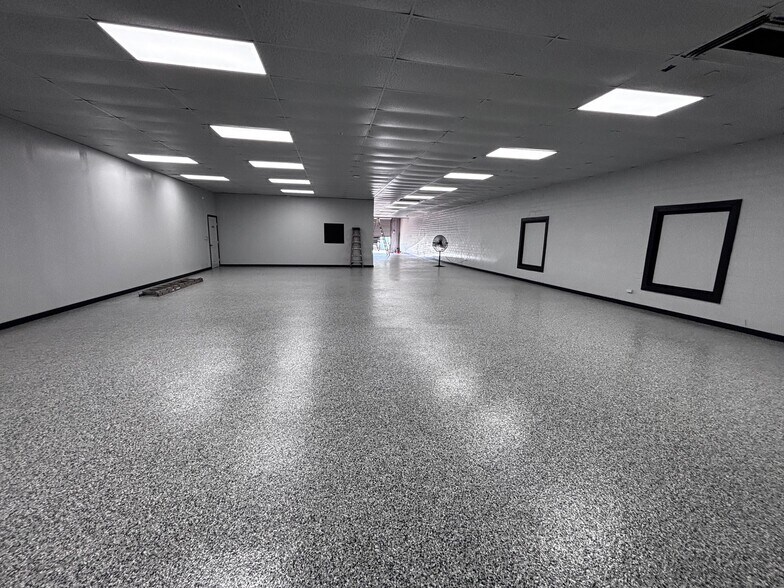 More Photos Of 718 N Cherry St, San Antonio Research And Development For Lease
