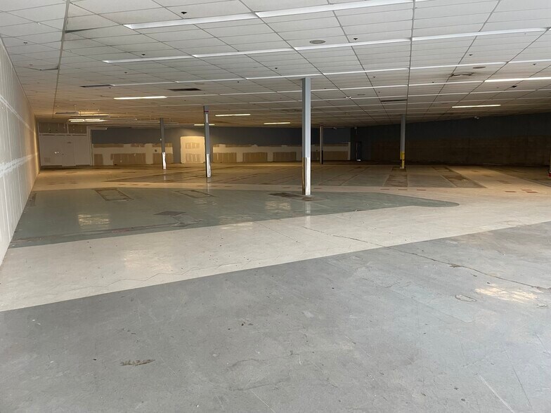 More Photos Of 860-890 N Fairfield Rd, Layton General Retail For Lease