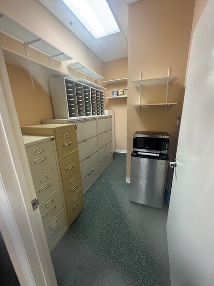 More Photos Of 2295 SW Martin Hwy, Palm City Office For Lease