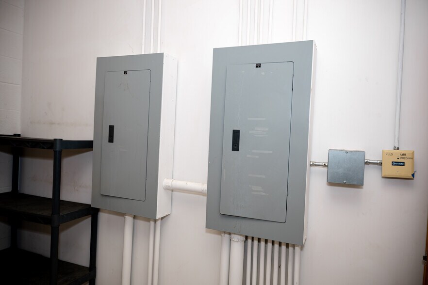 More Photos Of 626 Old River Rd, Sylvania Manufacturing For Sale