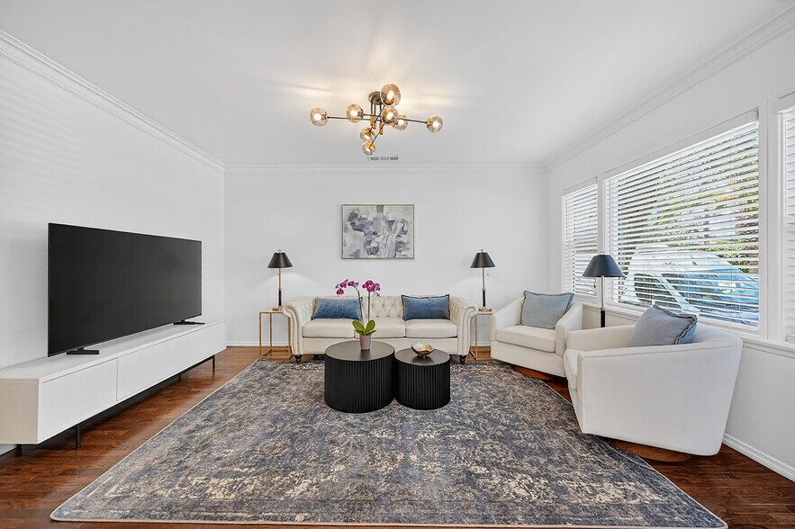More Photos Of 218 Venice Way, Venice Multifamily For Sale