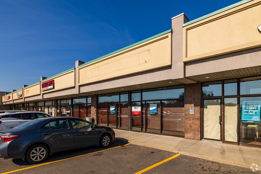 More Photos Of 515 Boul Lacombe, Repentigny Freestanding For Lease