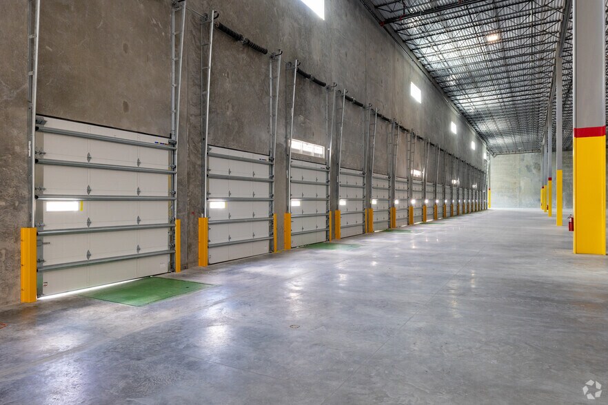 More Photos Of 2260 NW 27th Ave, Miami Refrigeration Cold Storage For Lease