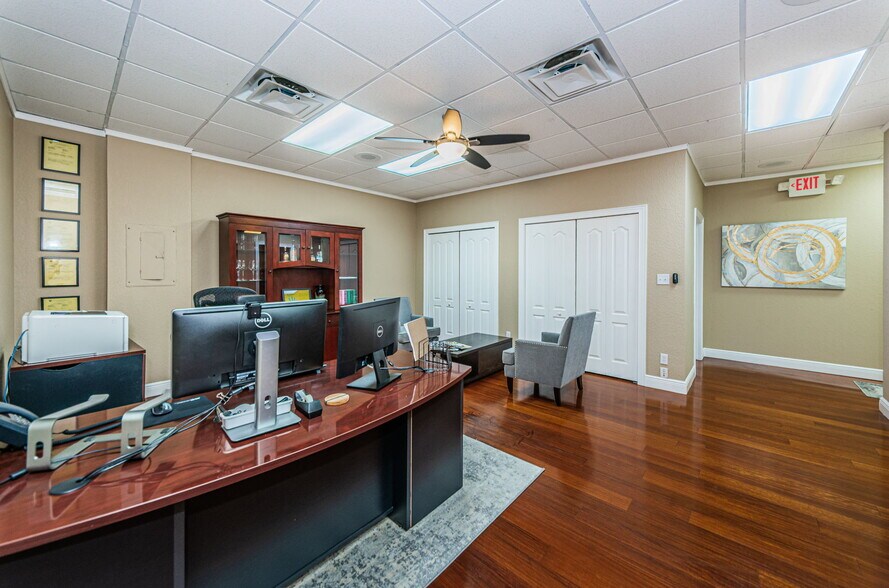 More Photos Of 3023 Eastland Blvd, Clearwater Office For Sale