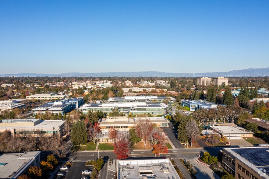More Photos Of 2631 Hanover St, Palo Alto Flex For Lease