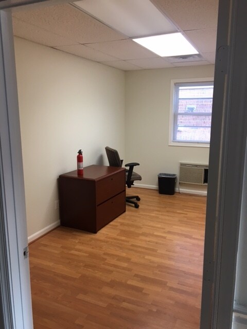 More Photos Of 10090 Main St, Fairfax Office For Lease