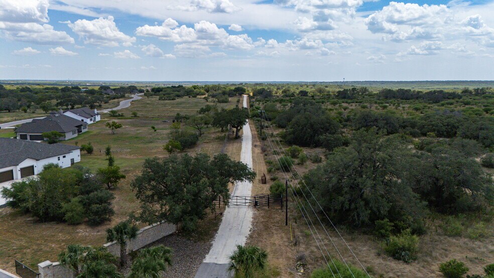 More Photos Of 2234 Highway 90 w, Castroville Flex For Sale